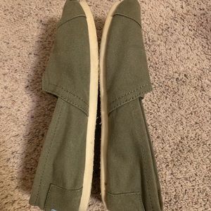 Toms Shoes - TOMS Women’s Olive Green Canvas Slip on- Size 8.5 Toms Shoes - TOMS Women’s Olive Green Canvas Slip on- Size 8.5